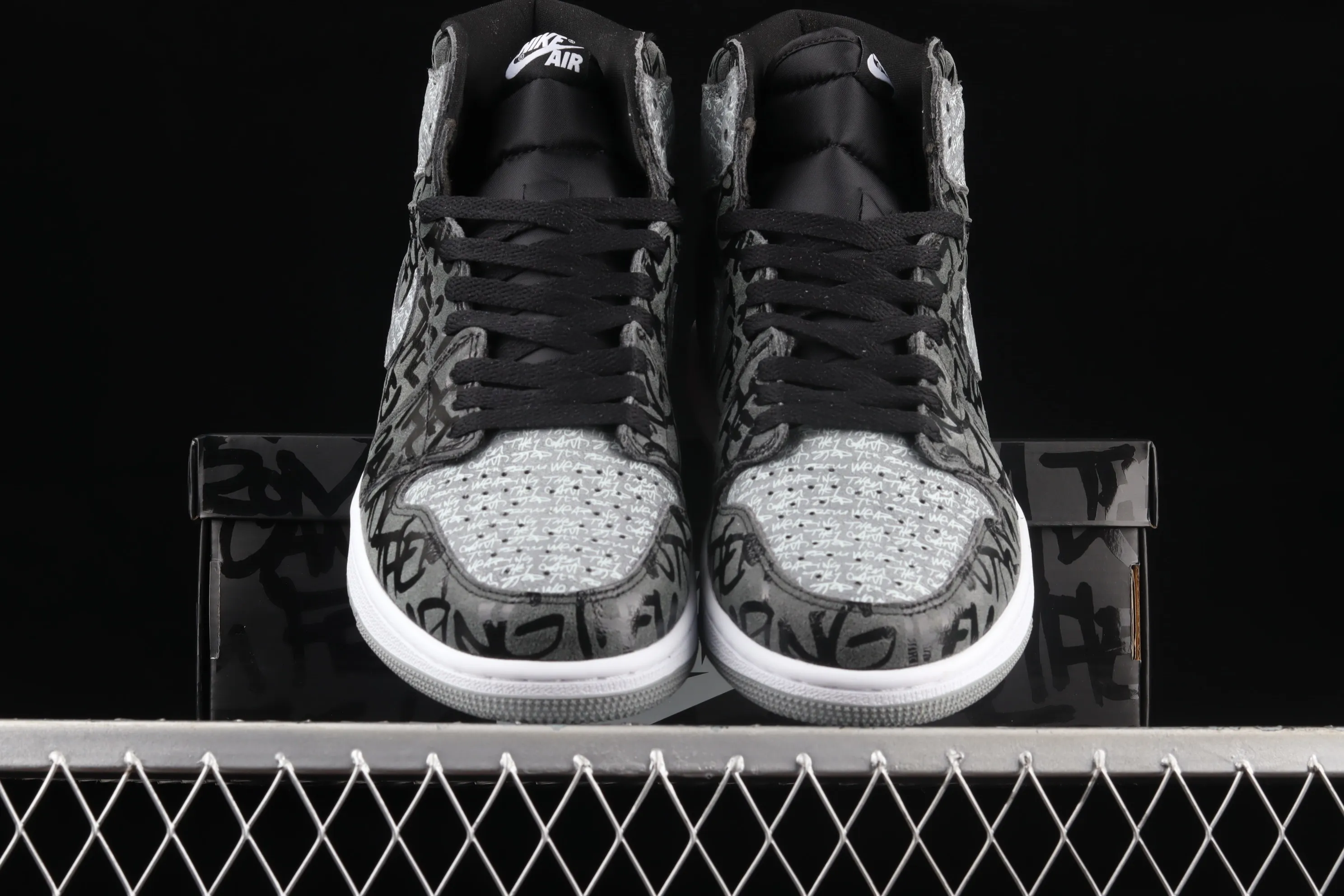 All categories Air Jordan Jordan series basketball shoes Air Jordan 1 High Air Jordan 1 High OG "Rebellionaire" AJ1 Joe 1 black and gray banned "Rebelionaire" high-top basketball shoes 555088-036